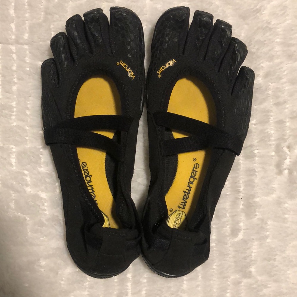 Vibrams FiveFinger’s Shoes - black size 36